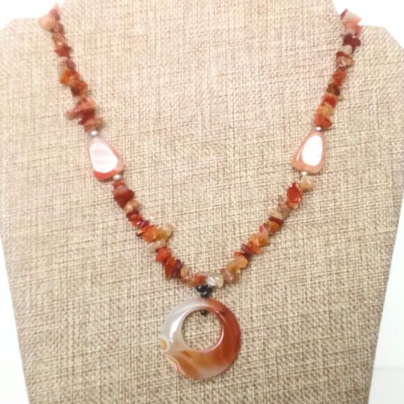 Vintage Orange Agate Chip Circle Pendant Necklace - Picture 2 of 7